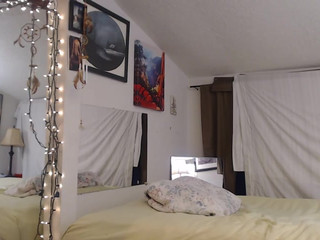 Dawnskye1984 manyvids magnificent prankster shows herself naked on the street