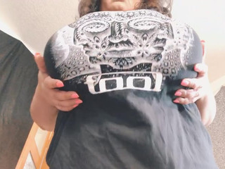 Miss LingLing manyvids black-haired beauty inimitably caresses herself