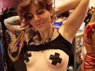 radventurefrankie fucks herself with different sized dicks