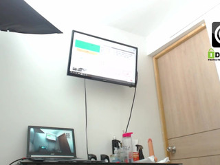 keily_lovers red-haired bitch excites beautiful legs