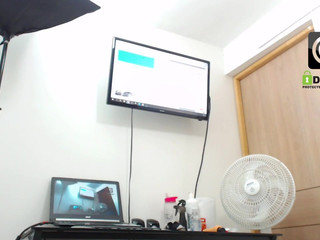 keily_lovers big ass bitch shows off charm