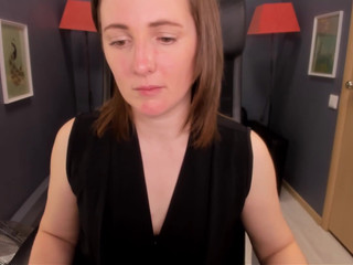 beauty_valencia in oil shows a graceful body