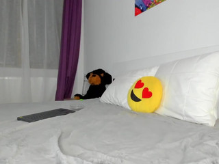 kyliekee gorgeous chick fucks pussy with phallus