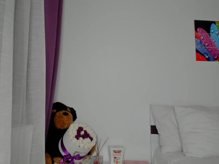 kyliekee incredible bitch shows off her delicious ass.