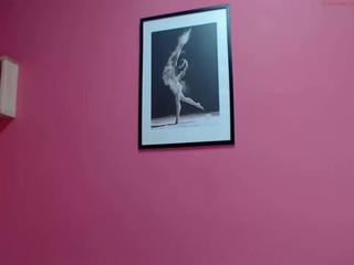 kitty_sweet_x shows her sweet holes