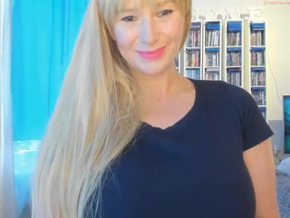 blowjobjosie luxurious chick caresses lips sex