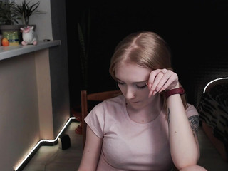 alicehayessx pulls pussy to orgasm