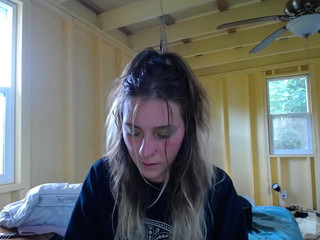 zoe_kitty666 busty harlot fingering pussy