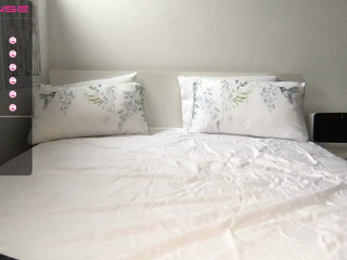 cynthia192 juicy girls teasing shaved pussies