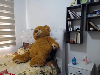 nikki_lanz passionate skin jumps on a dildo