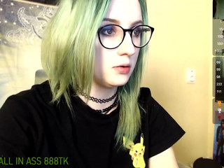 lsqueen pulls pussy to orgasm