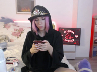 MyLittleRain hot bitch punches holes with fingers