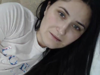 boss_girl1  pretty chick fucks pussy with black dildo