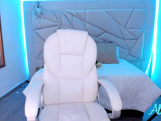 kinkyalexxxa  passionate skin jumps on a dildo