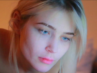 kirsten_xxx  Dark haired girl