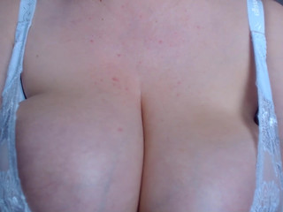 umnizza7  dick shows off her shaved cunt