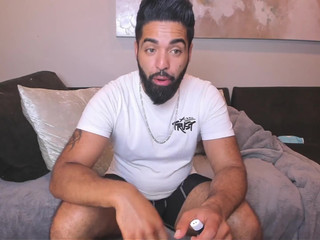 sofreshhhhh flies away from the buzz of orgasm