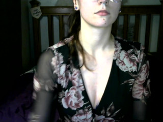 nerdygirl30 Young brunette