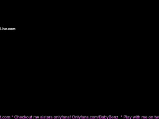 butterybubblebutt jerking off the clit on the bed