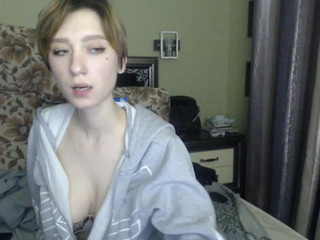 skylormori gorgeous mare gently massages pussy