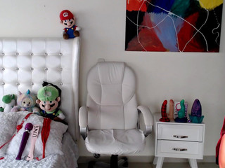 neytiri_moon slim blonde beauty poses in underwear