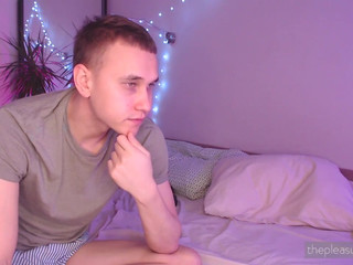 thepleasureofsex charming courtesan jerks pussy with dildos