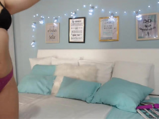 xxxcome_herexxx wonderful babe cums from a handjob