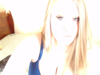 technosexx1 greedily fucks her pussy