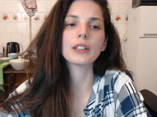 sweetmandyy flies away from the buzz of orgasm