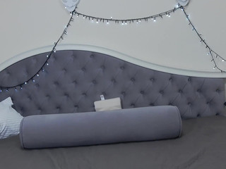 patriciashiny juicy chick fingers her shaved holes