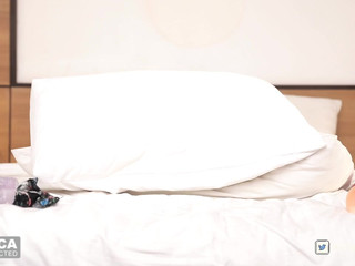 itschericandy busty babe masturbates shaved cunt