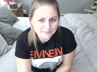 dylann_dixxon busty courage rides a dildo