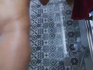 Xonnie courtesan takes off her tights, showing charms