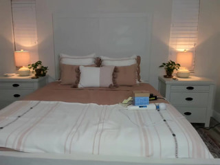 Stacy_x3 hot chick strips slut