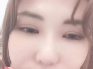 anriokita_real juicy babe fucks her shaved pussy