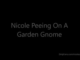Nicole_DuPapillon busty lady masturbates shaved pussy