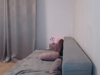 chloe_kitty chick with slack tits dancing in front of the camera