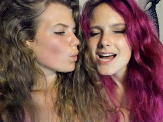 sunshinekate a nice babe kneads her cunt