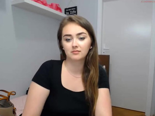 silvia_ami busty brunette sucks dildo