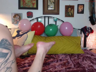 sexylittlee dark chick seduces with big shapes