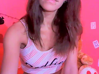 1yummyxdanda busty brunette sucks dildo