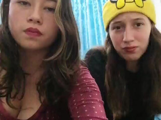 Algodondeazucar sexy babe caresses fingers