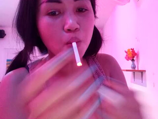 Bella nasty blonde babe bares her tits