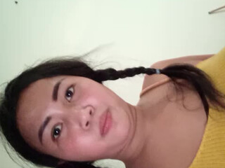 Bella nasty pretty chick fucks pussy with phallus