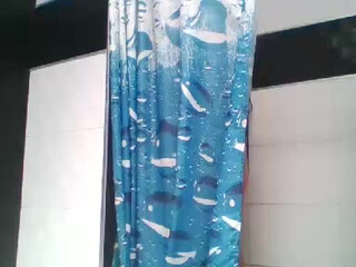 bianca0202 gently fucks pussy