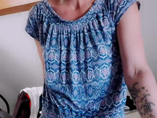 blueeye girl yelling from violent orgasm