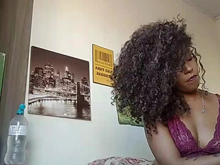 Dandarababyy busty chick sucks dildo