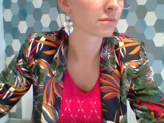 cplhdef juicy babe creases her tits