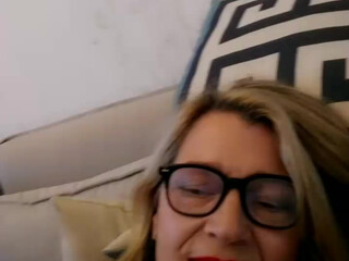 danielle208 busty bitch jerking her pussy with phallus