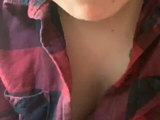 Deepy94 attractive cockroach shows tanned body